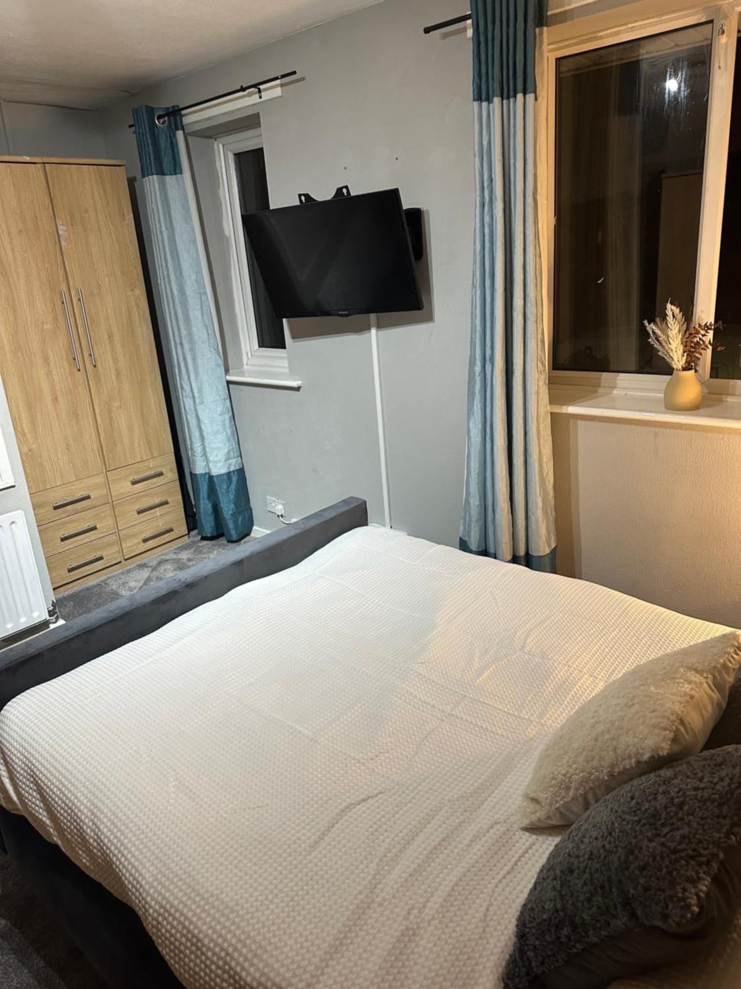 La Mansion Bed and Breakfast Wednesbury Exteriör bild