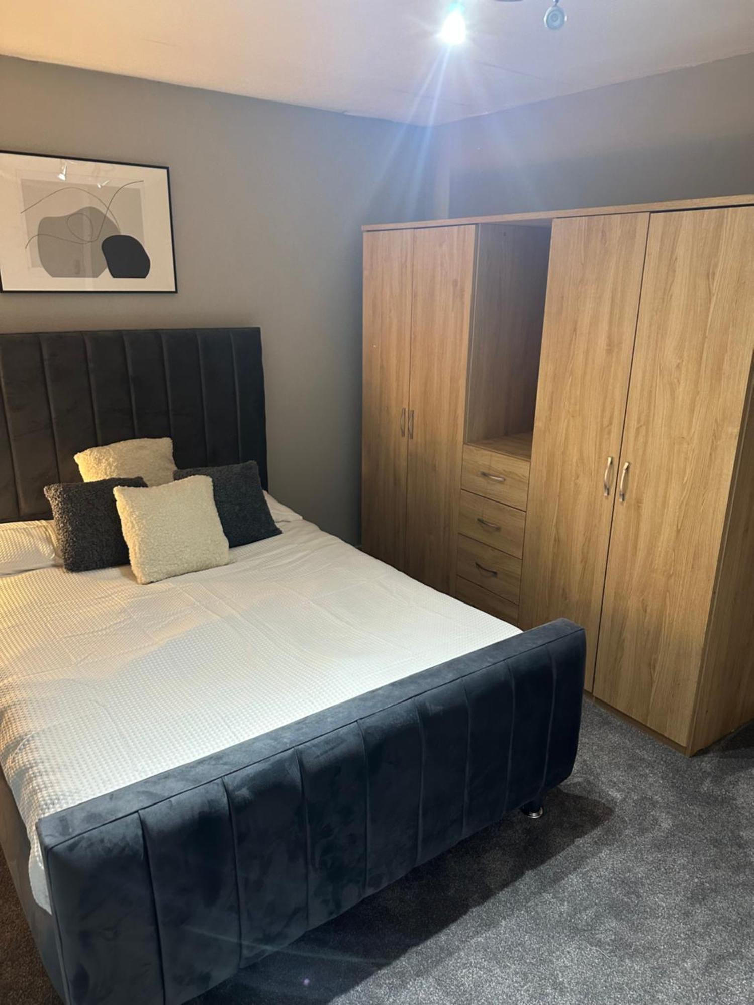 La Mansion Bed and Breakfast Wednesbury Exteriör bild